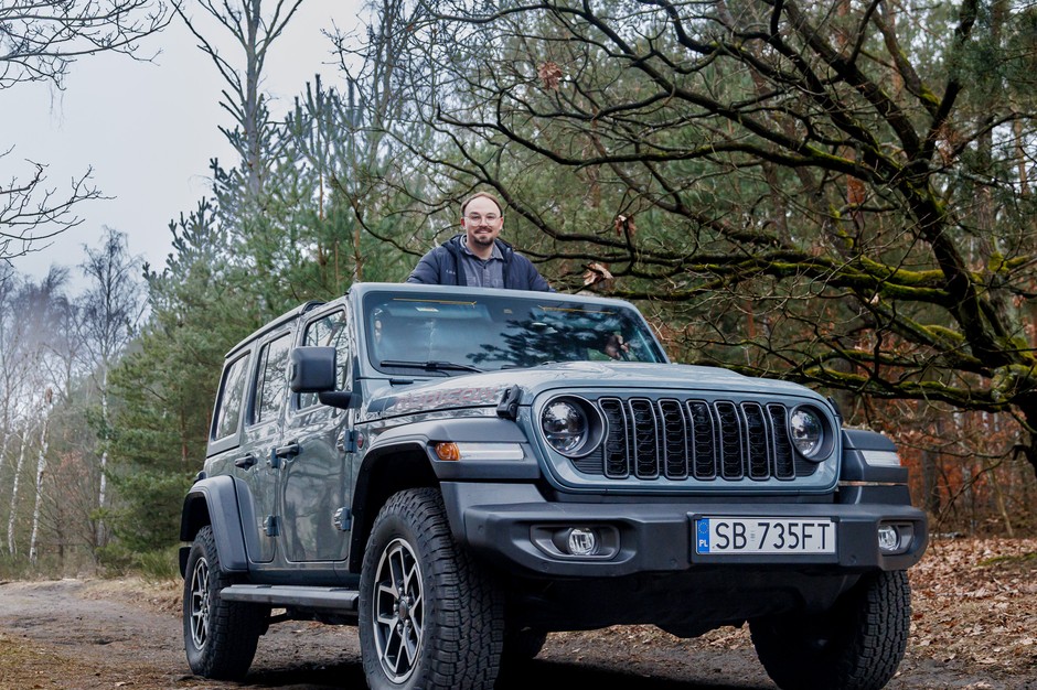 Jeep Wrangler vs Toyota Land Cruiser