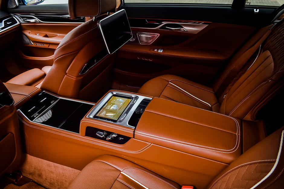 BMW M760Li