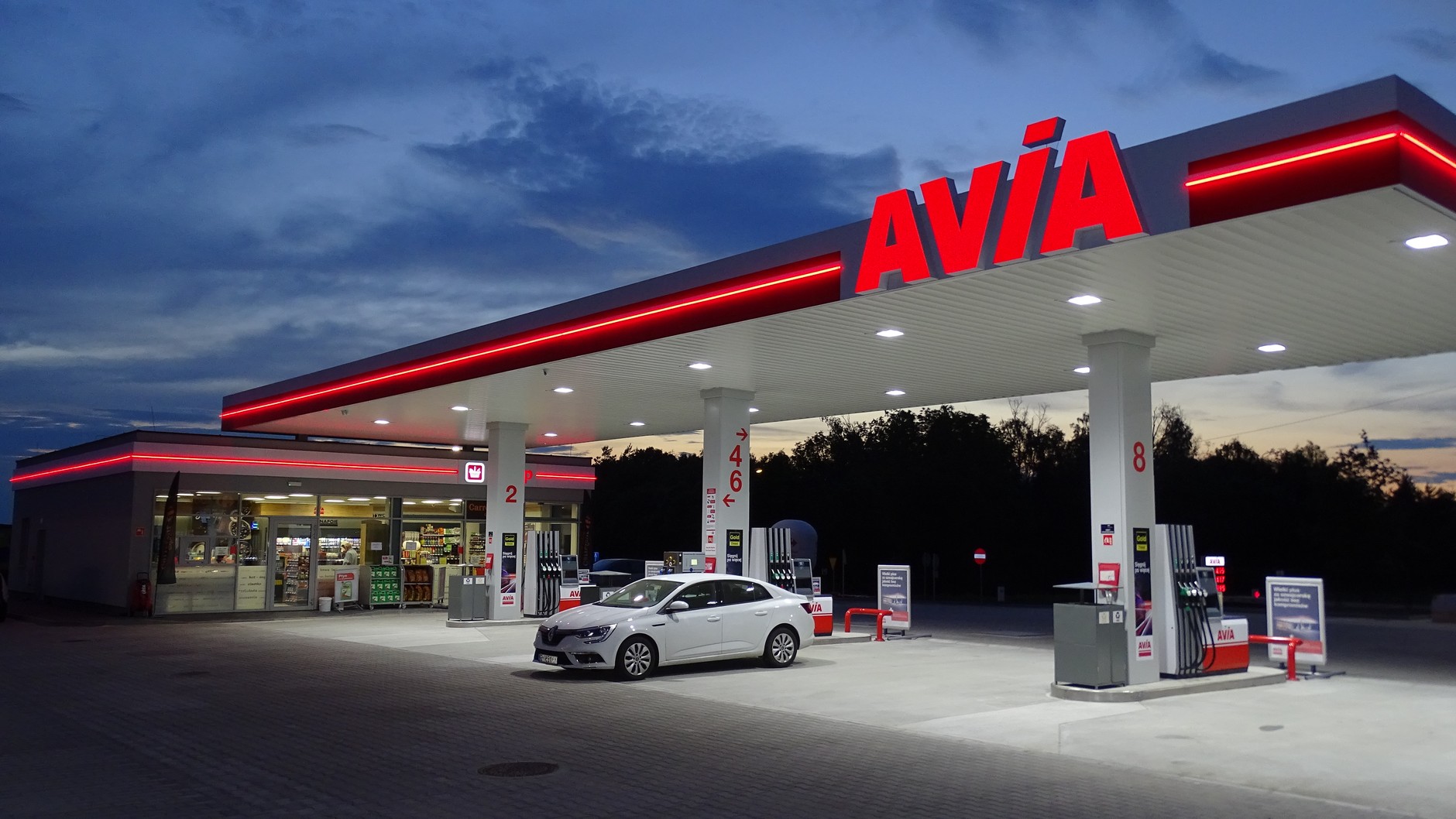 Stacja paliw AVIA