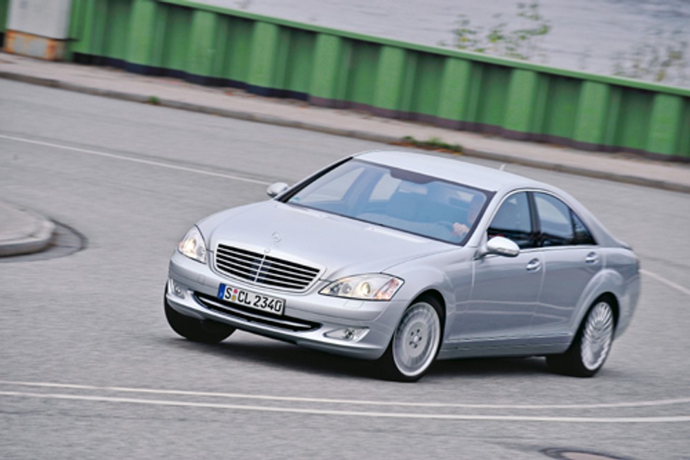 Audi A8 4.2 FSI kontra BMW 740i i Mercedes S 450 - Limuzyny z nieco innego świata