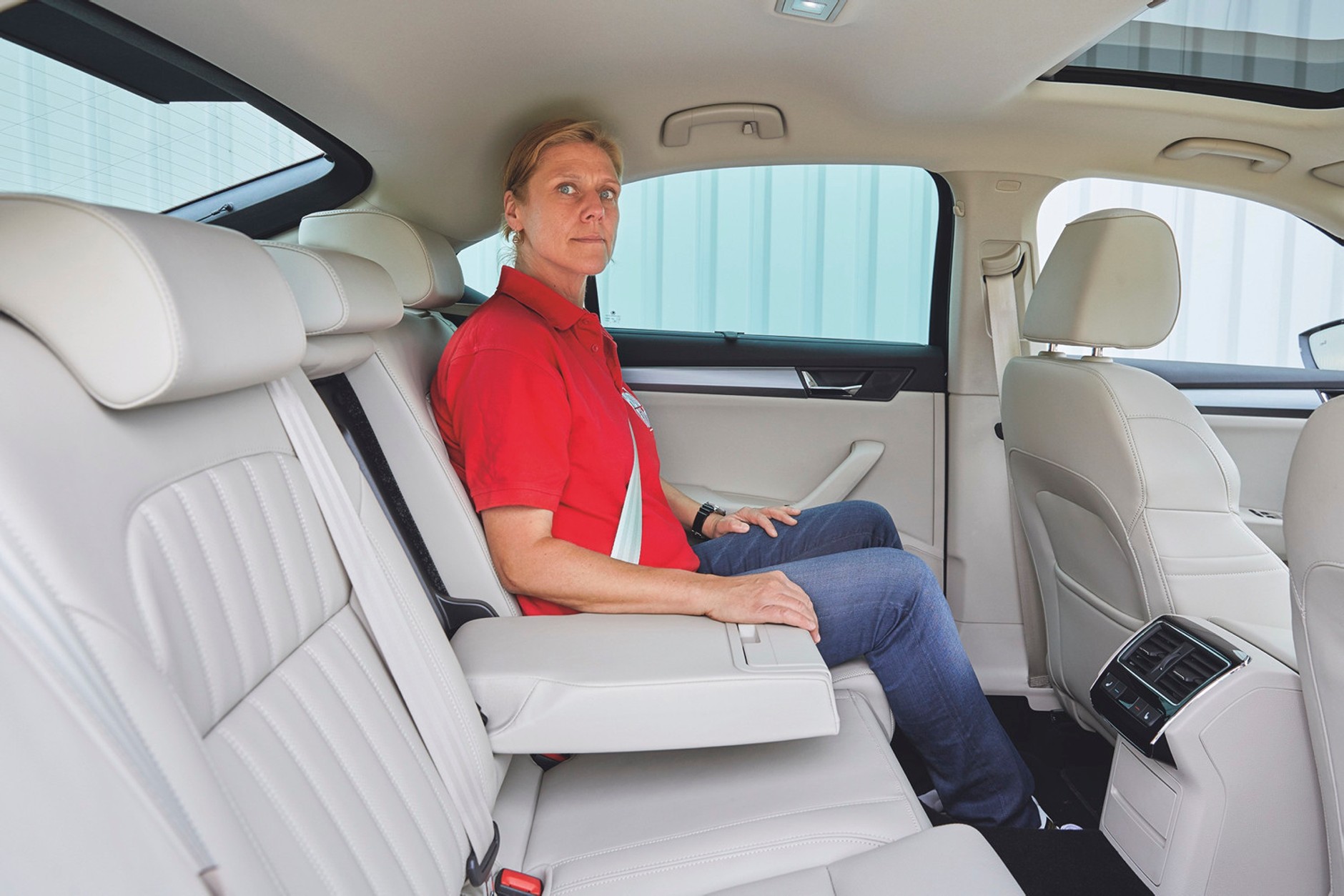 Nowy Opel Insignia kontra Ford Mondeo, Mazda 6 i Skoda Superb - kto wyprzedzi Opla?