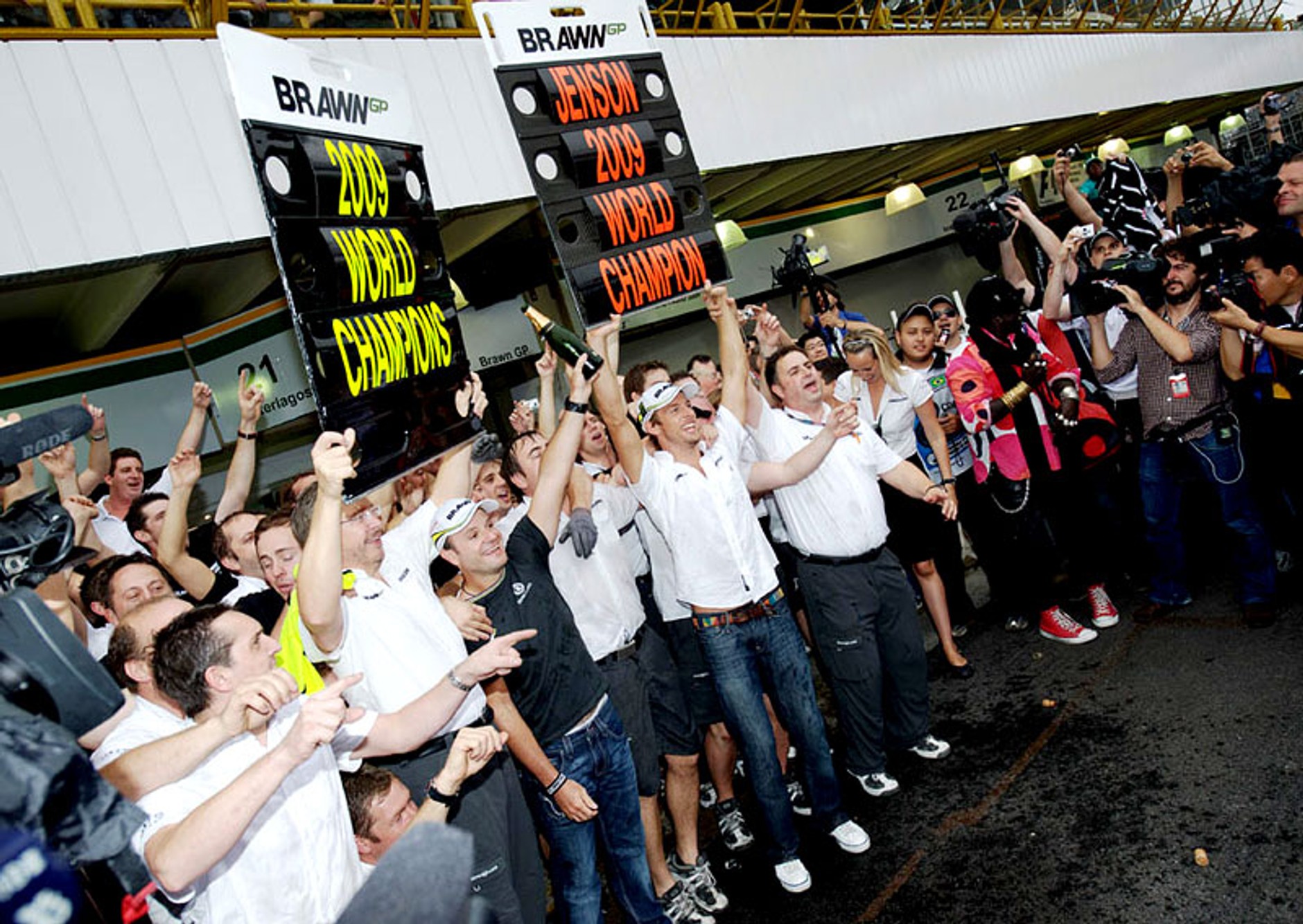 Grand Prix Brazylii 2009: Jenson Button mistrzem świata - fotogaleria Jiří Křenek