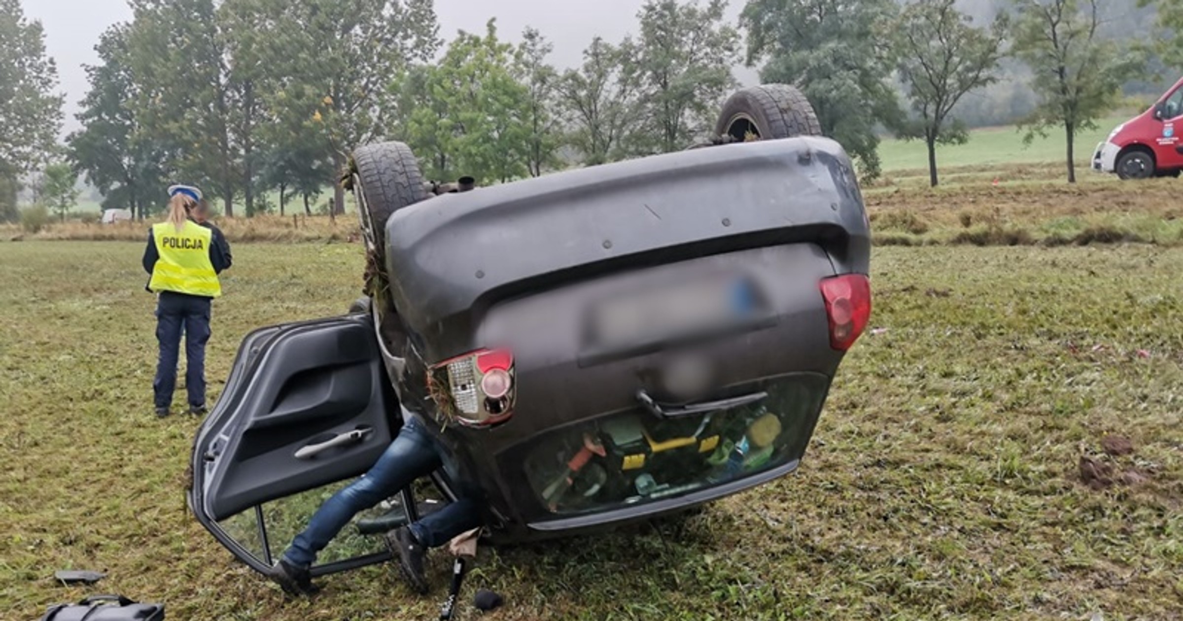 Kolizja lub wypadek drogowy. Policjanci przypominają, jak się zachować