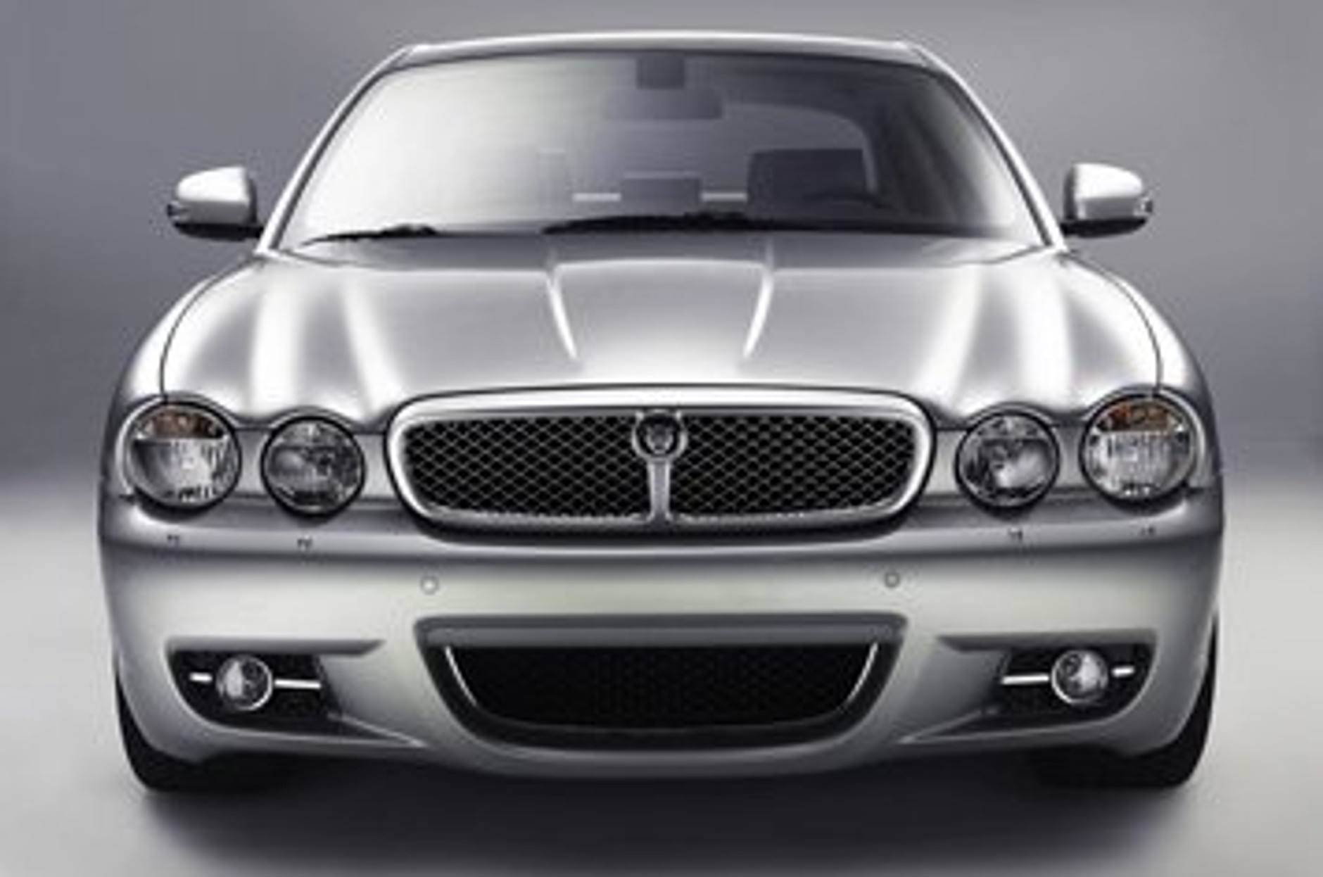 Odmłodzony Jaguar XJ: pierwsze zdjęcia i informacje