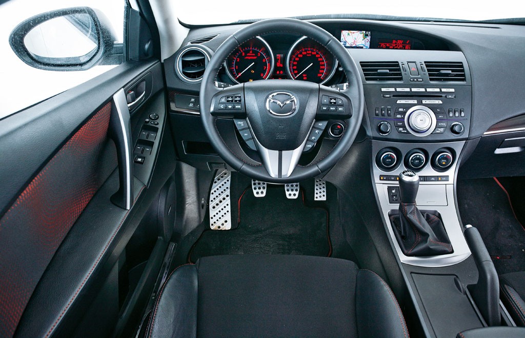 Który nadaje się na przewodnika stada? Pięć supersportowych kompaktów: Mazda 3MPS kontra BMW 130i, VW Golf R, Audi S3 i Seat Leon Cupra