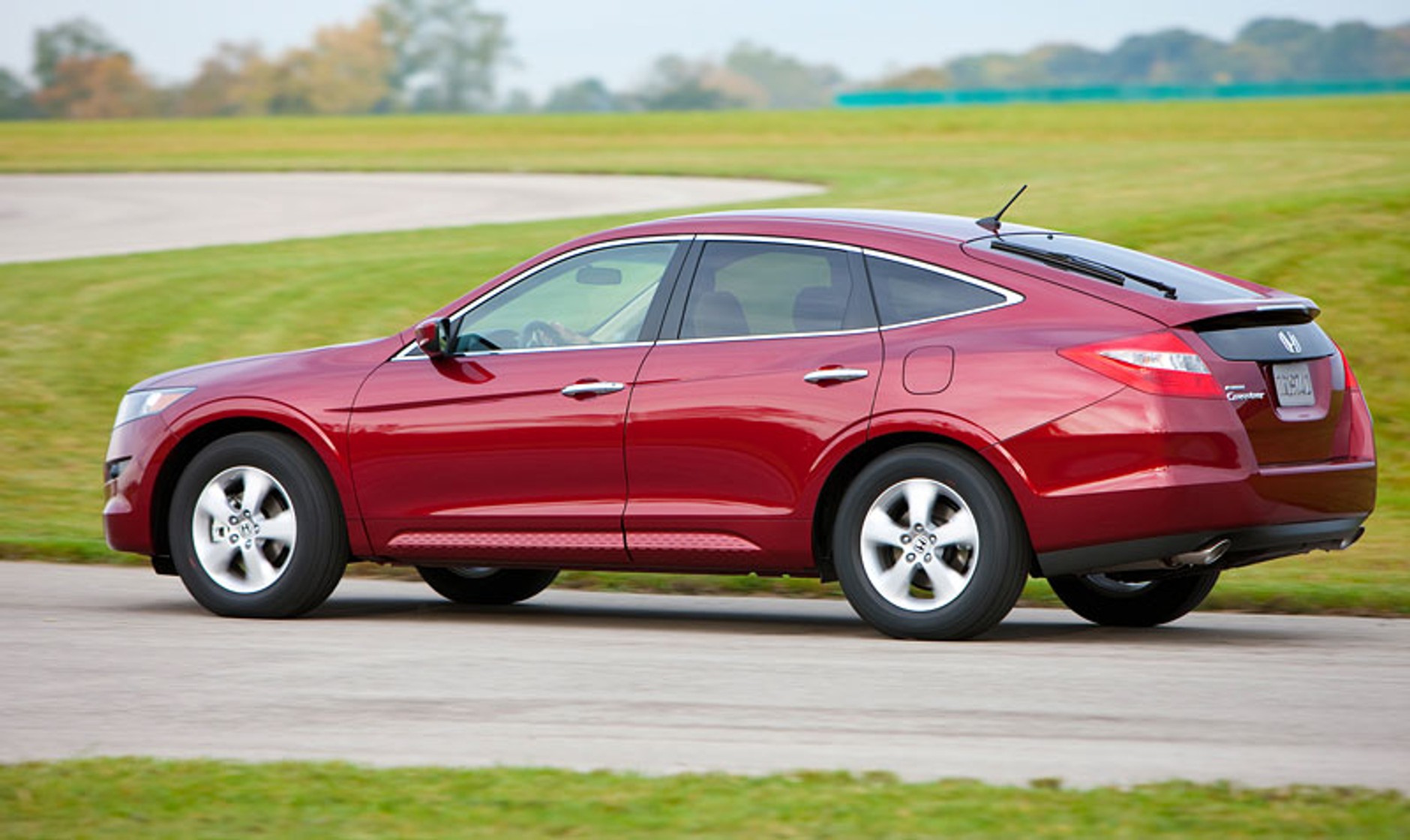 Honda Accord Crosstour: kolejny mikst liftbacka, coupé i SUV-a