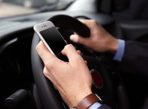 Belgia: korzystanie ze smartfona w roli nawigacji w samochodzie będzie groziło grzywną
