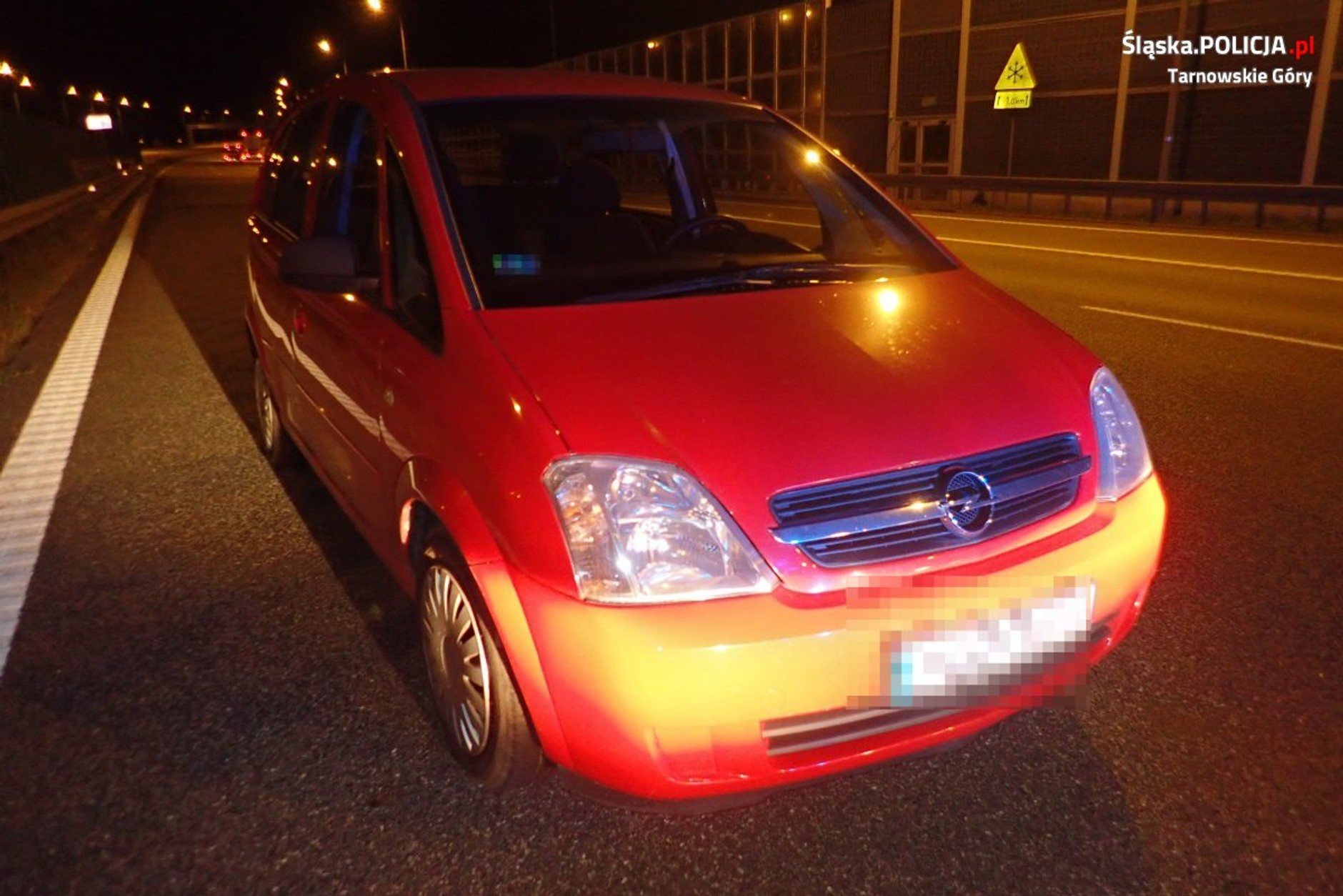 Opel Meriva na A1, pijany kierowca zasnął