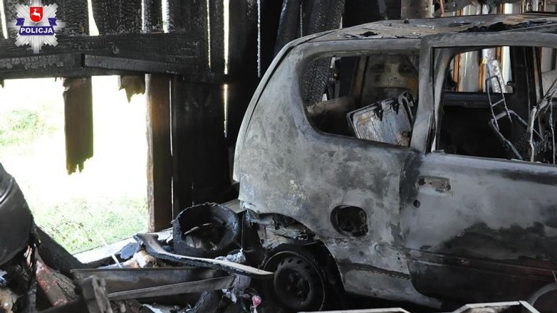 Rozbierał Seicento, spalił stodołę