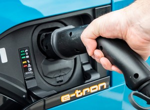 W projekcie zmian o cenach prądu dopłaty do aut elektrycznych