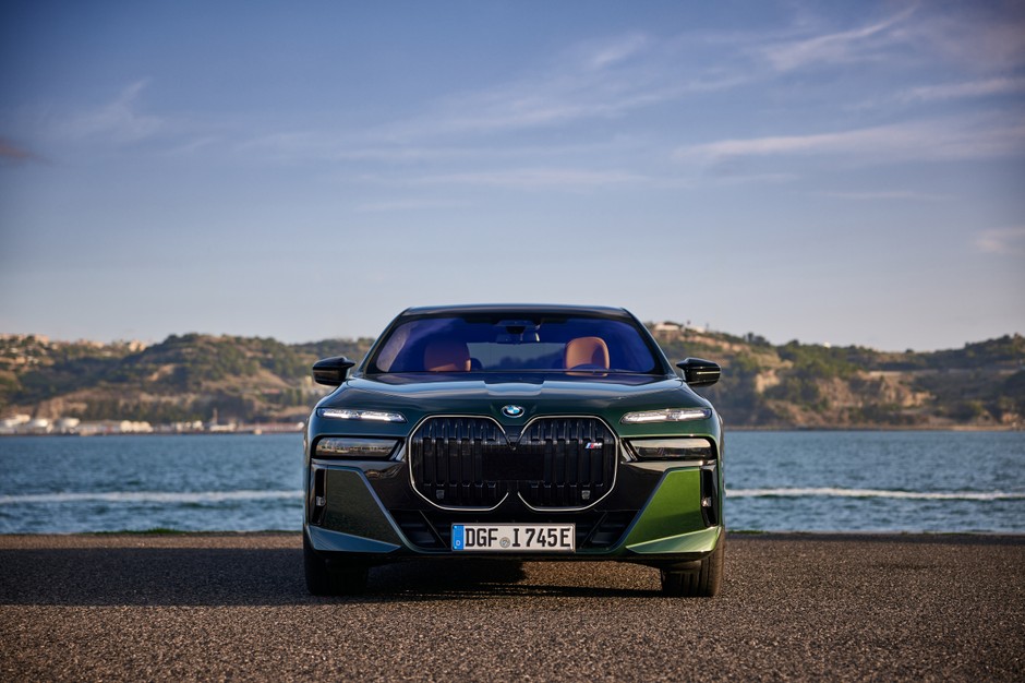 BMW i7 M70