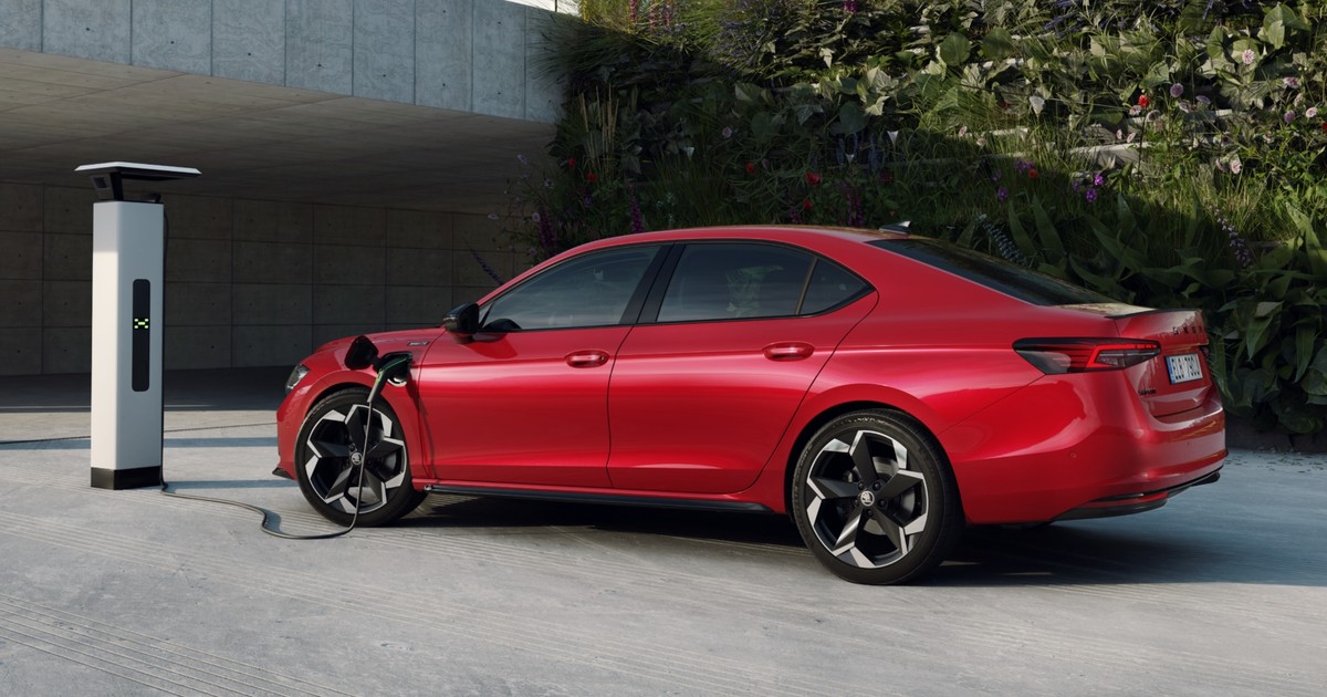 Skoda Superb liftback PHEV 2025