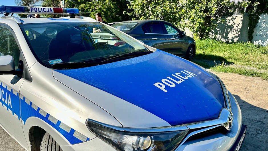Obraz pochodzący z serwisu https://myslowice.policja.gov.pl/k16/informacje/wiadomosci/389167,Uliczki-byly-dla-niej-zbyt-waskie-bo-miala-ponad-3-promile.html