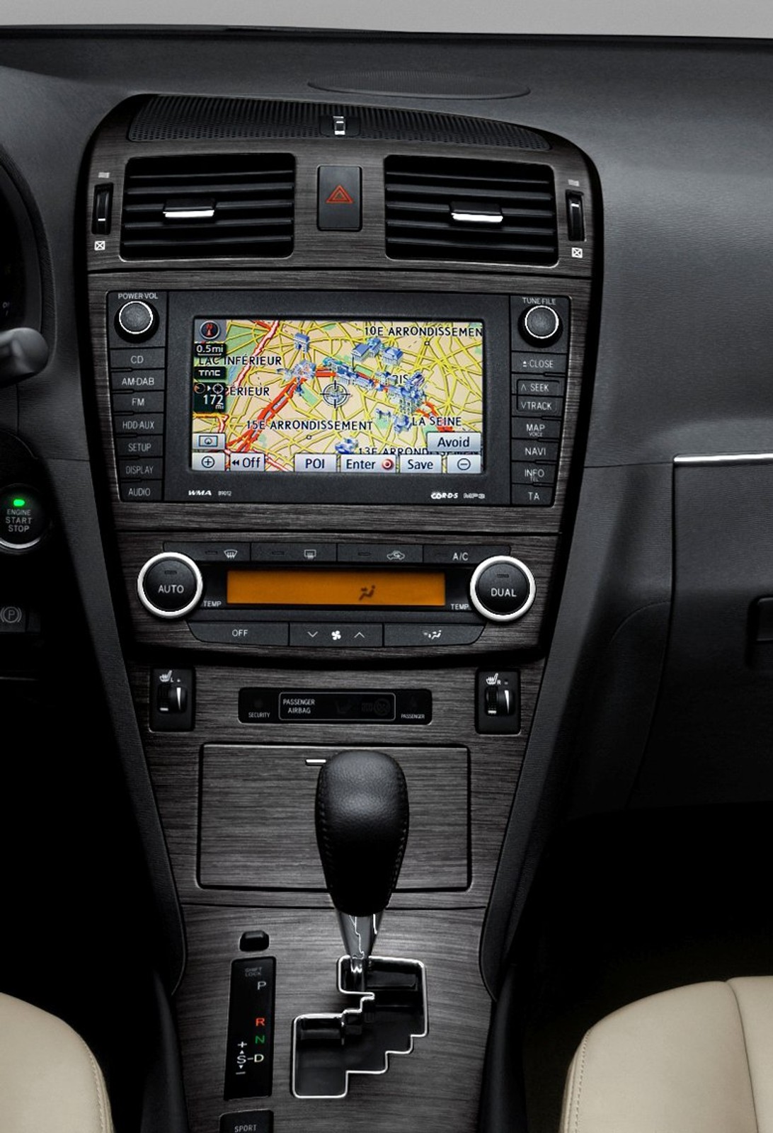 Paryż 2008: Toyota Avensis - nowe zdjęcia sedana i kombi