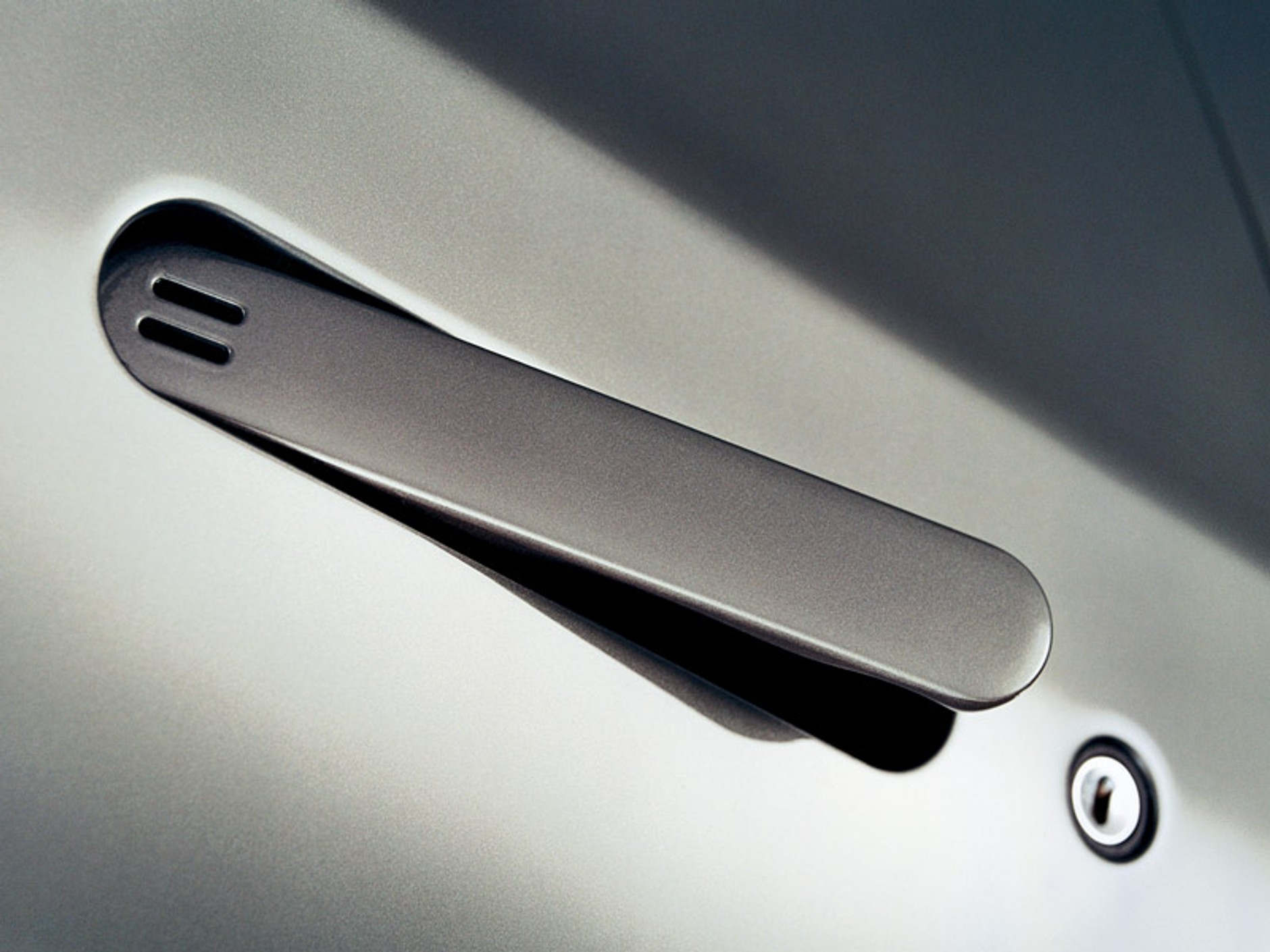 Aston Martin V8 Vantage: mocniejszy i szybszy