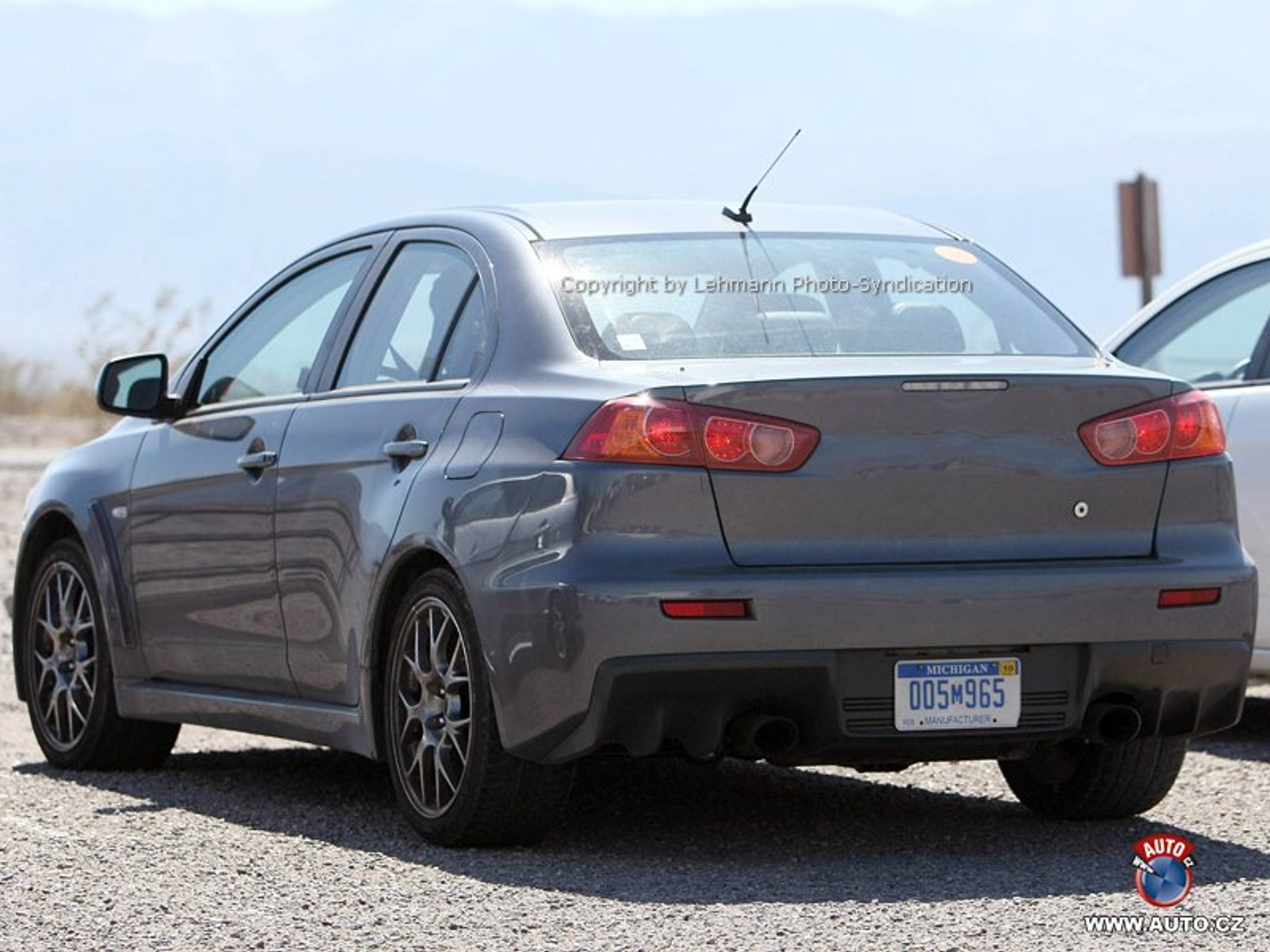 Zdjęcia szpiegowskie: Mitsubishi Lancer EVO X (pierwsze fotografie seryjnego auta)