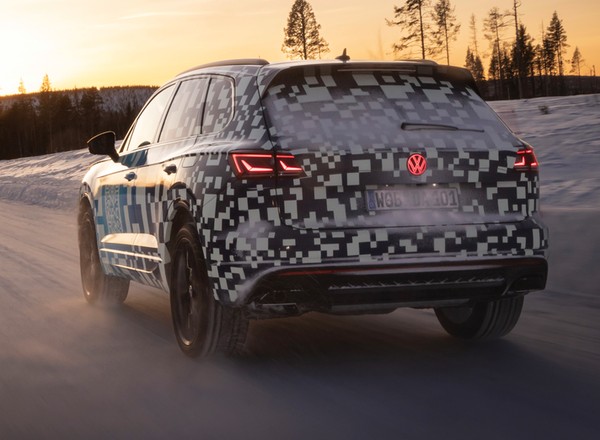 Volkswagen Touareg po liftingu na ostatnich testach. Dostanie kontrowersyjną innowację