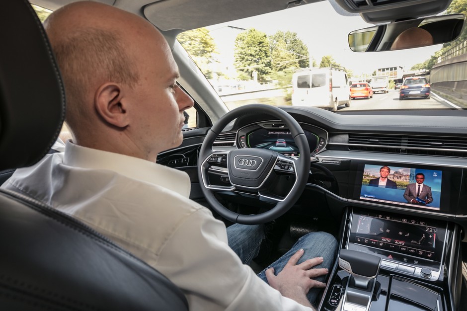 Audi A8 z pilotem do jazdy w korkach