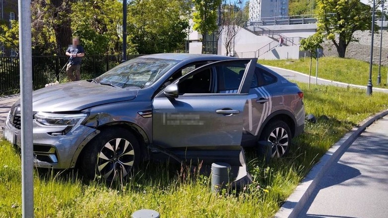 15-latek uciekał przed policją. Przedtem wynajął auto na cudze dane