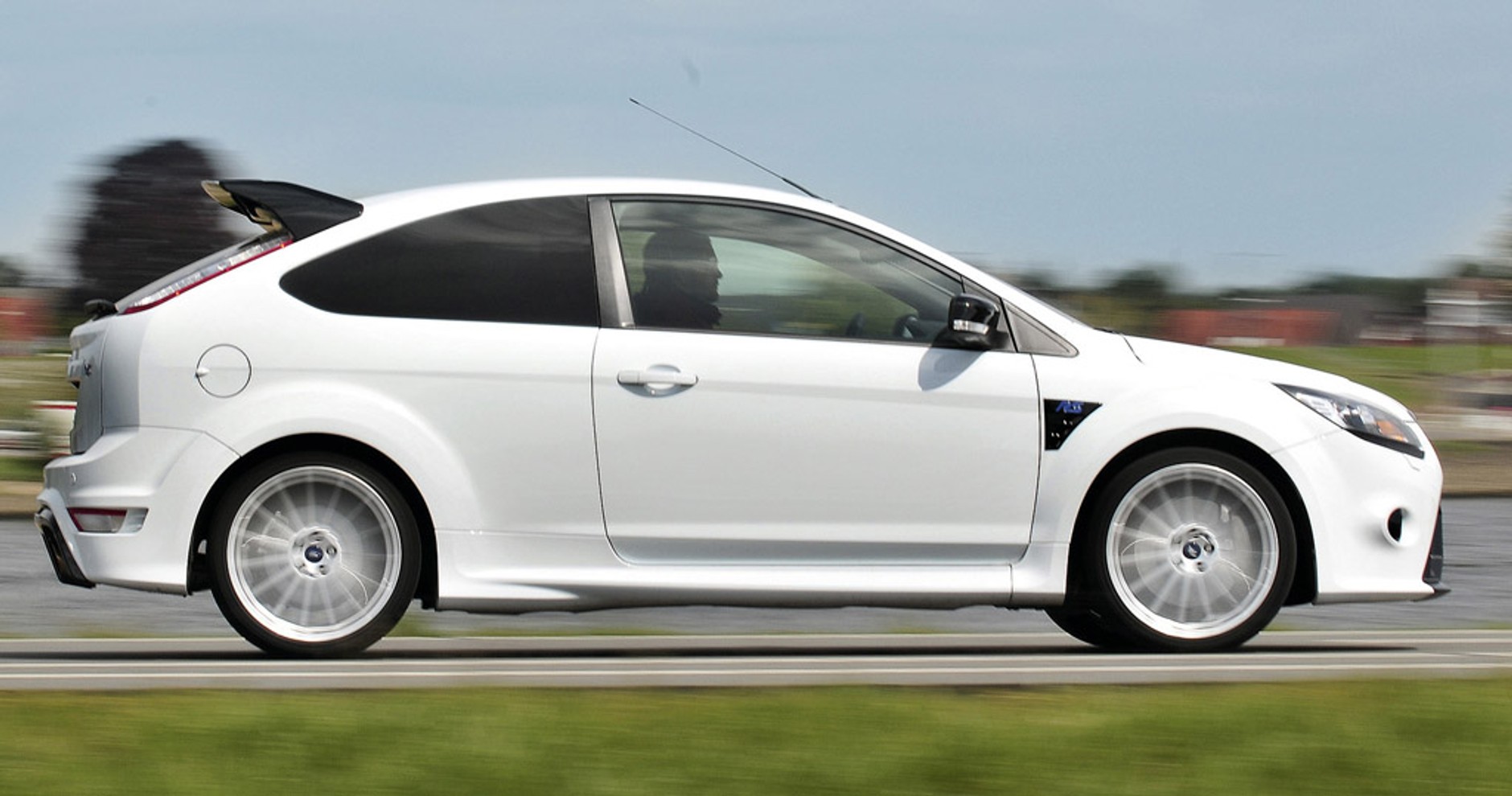 Poznaj samochody o najwyższej i najniższej mocy