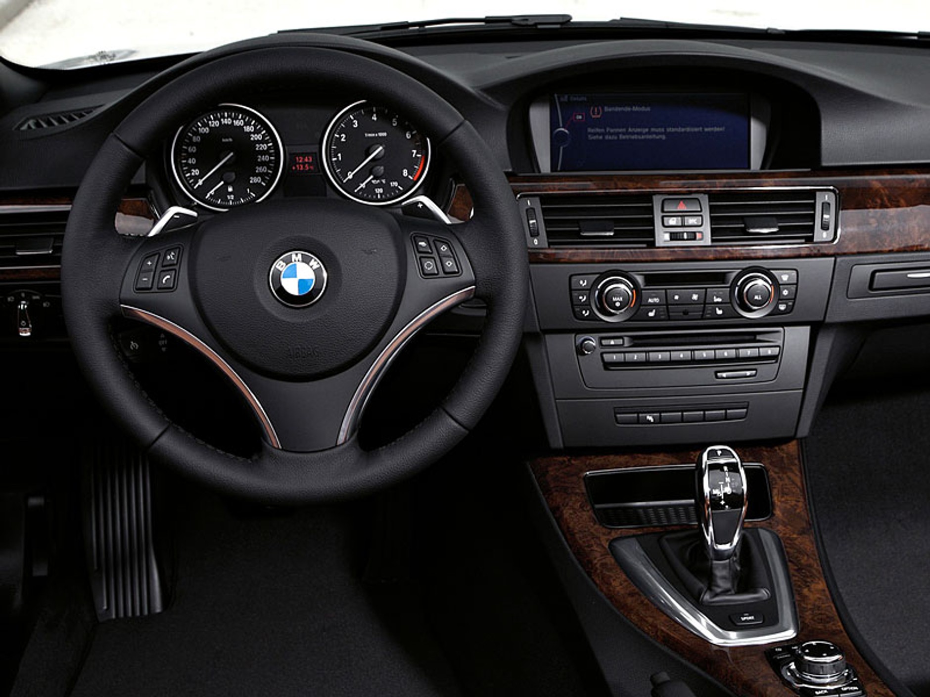 BMW: odnowiona Seria 3 w wersji coupe i cabrio
