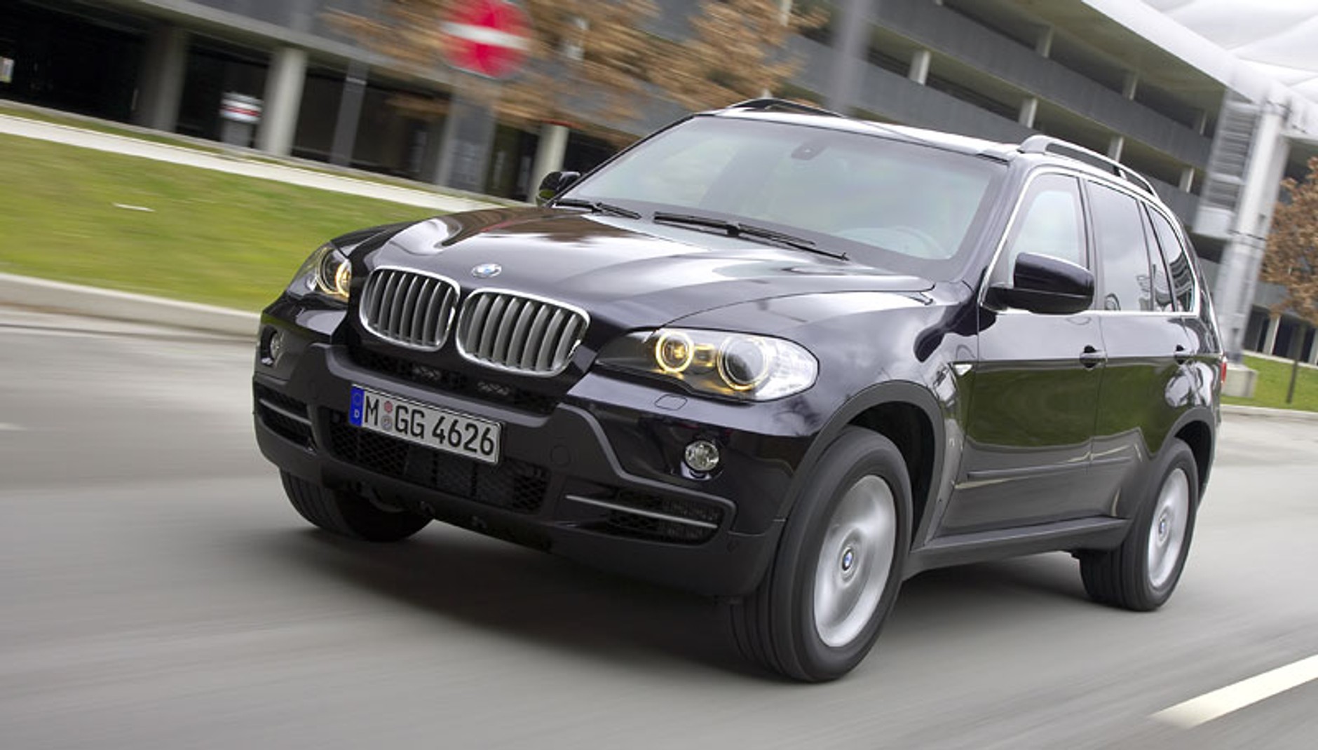 BMW X5 Security Plus: pancerna twierdza (fotogaleria)