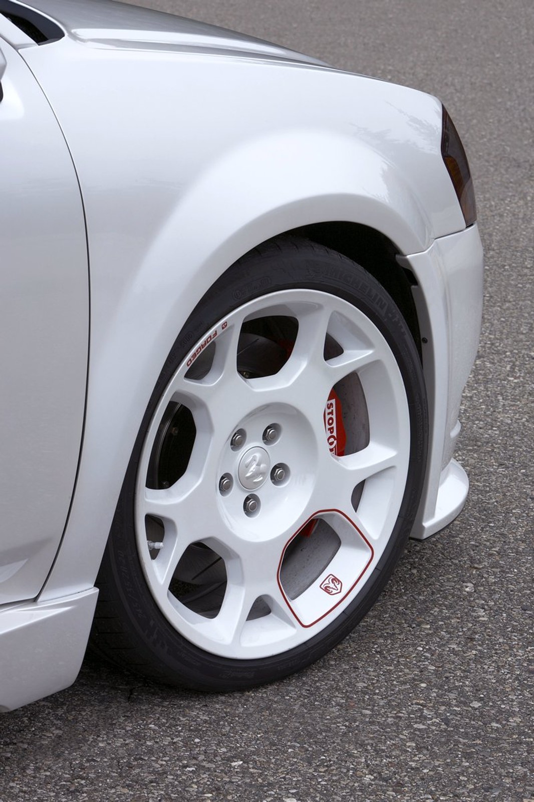 SEMA 2007: Dodge Avenger Tuner Stormtrooper – multimedialny bojownik