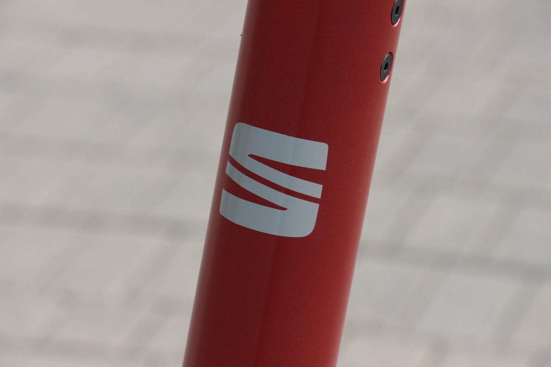 Seat eXS kontra Fiat 500 F85W - która hulajnoga lepsza?