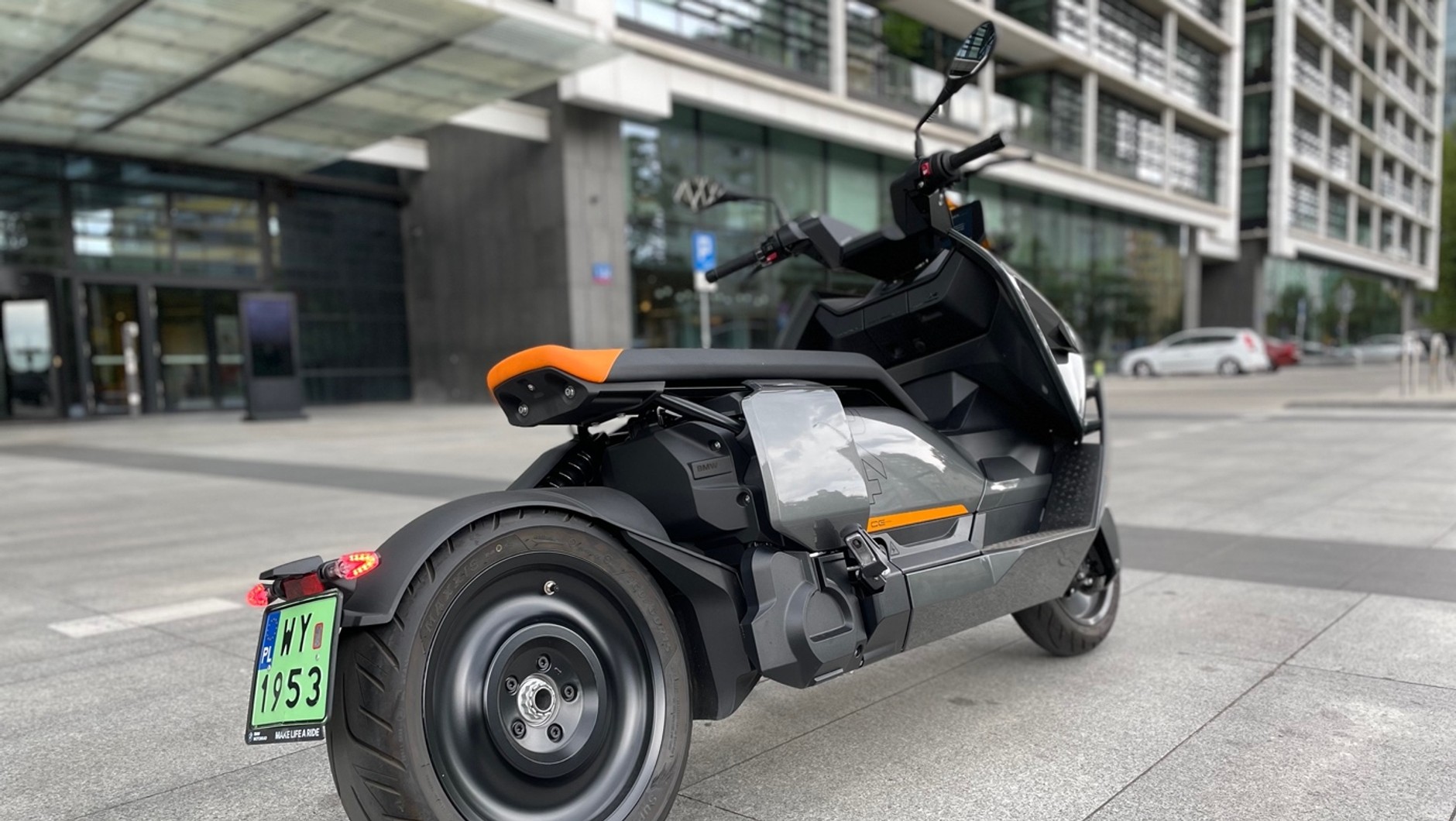 BMW CE 04