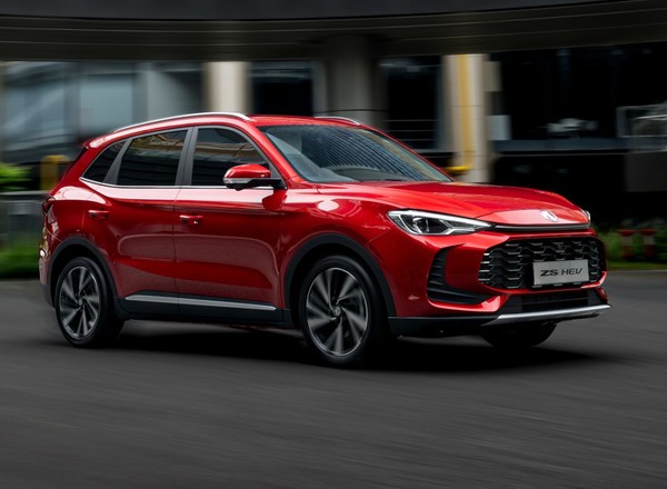 Wiemy, jak wygląda nowe MG ZS. Mocna hybryda ściągnie do salonów nowych klientów