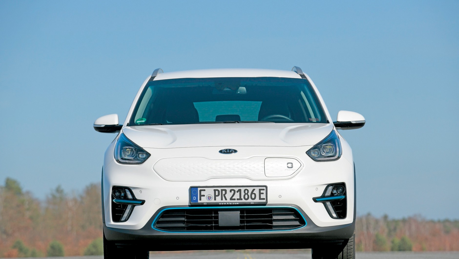 Czy ten duet zelektryfikuje motoryzację? Mercedes EQA kontra Kia e-Niro
