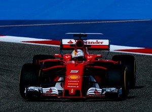 Grand Prix Bahrajnu 2017: Vettel samodzielnym liderem, triumf Ferrari