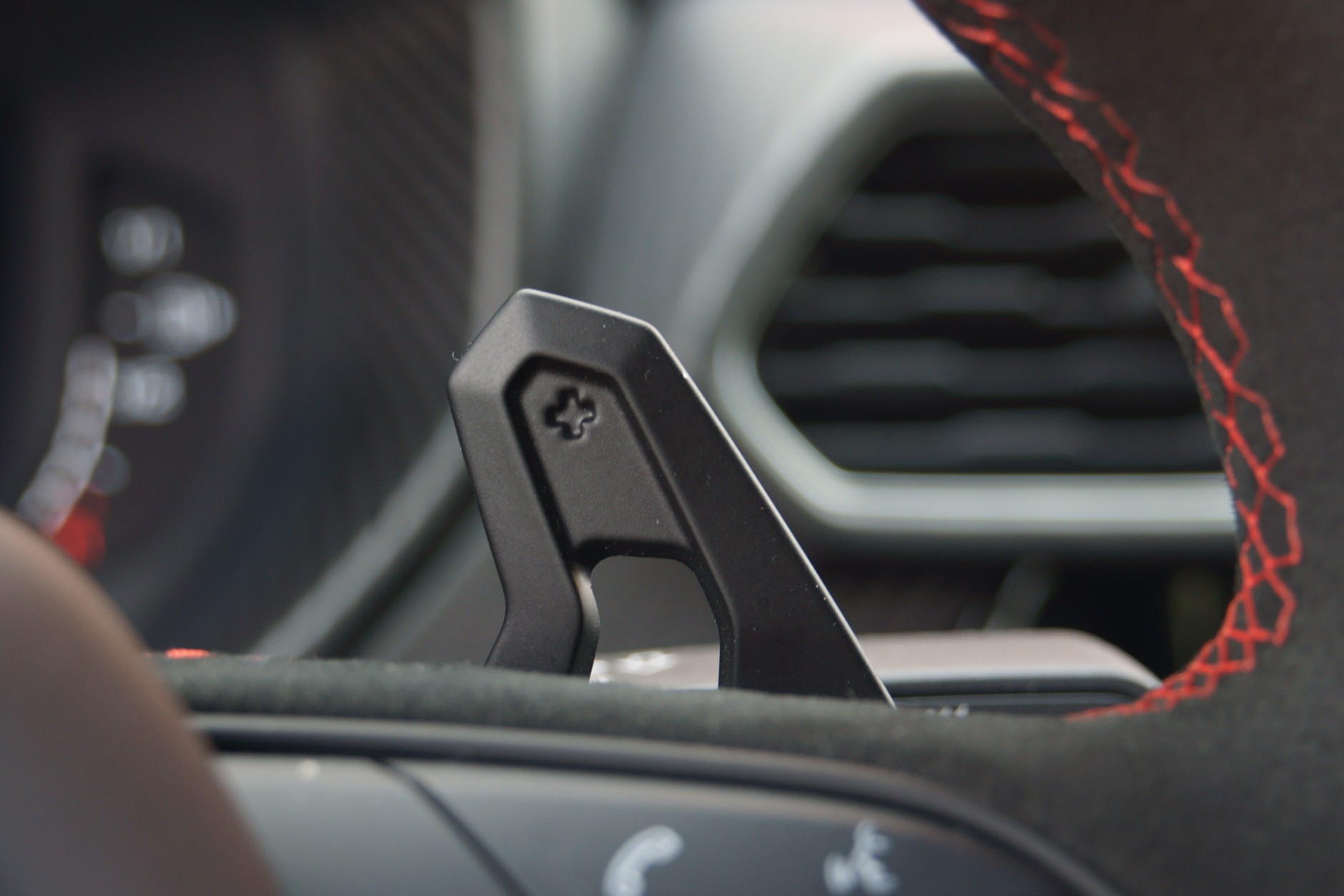 Lamborghini Urus Performante. 666-konny potwór na szczudłach