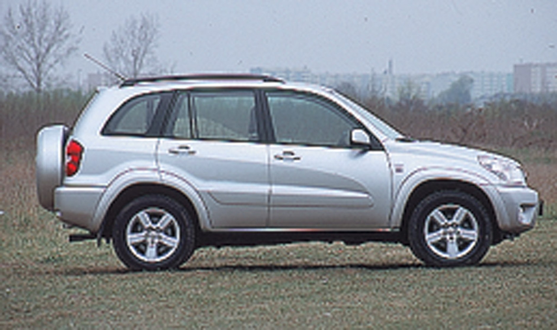 Honda CR-V kontra Nissan X-Trail i Toyota RAV4: pojedynek na szczycie