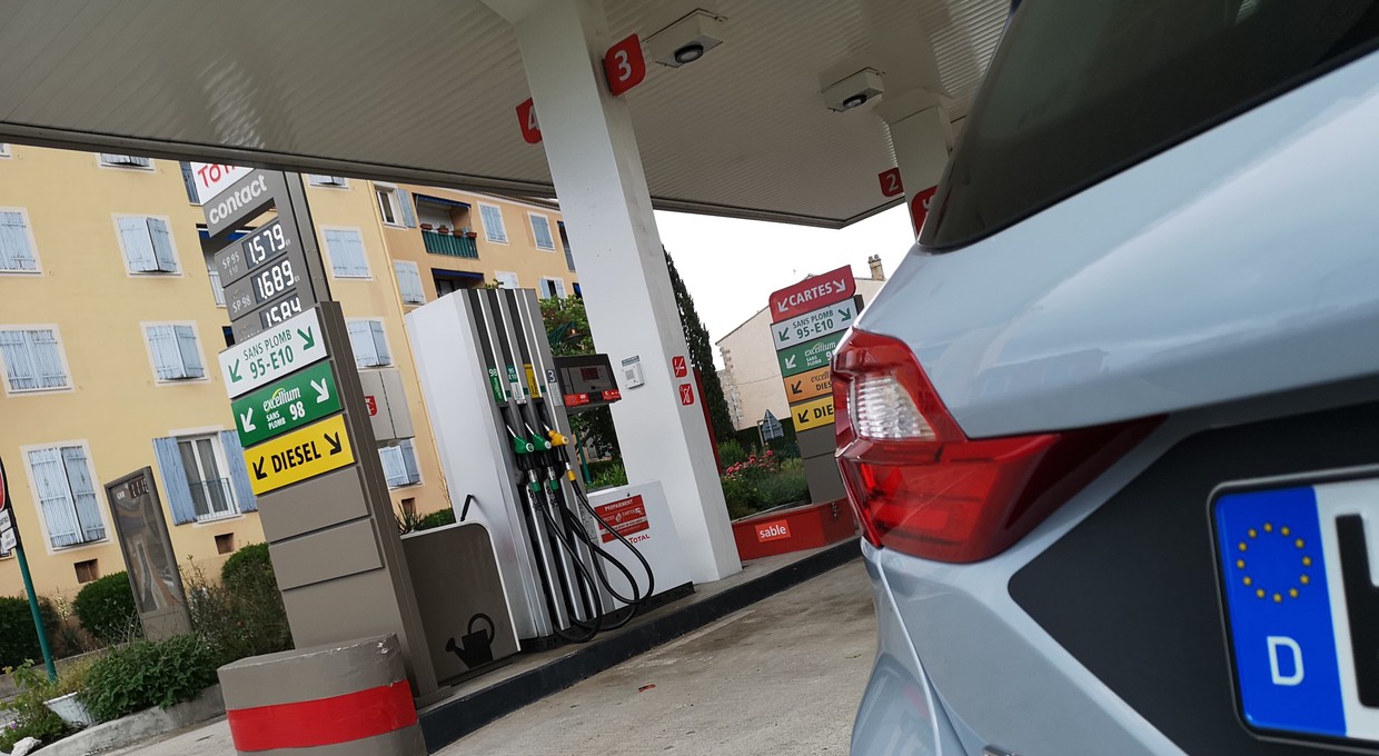 Czy w Polsce mamy drogie paliwo?