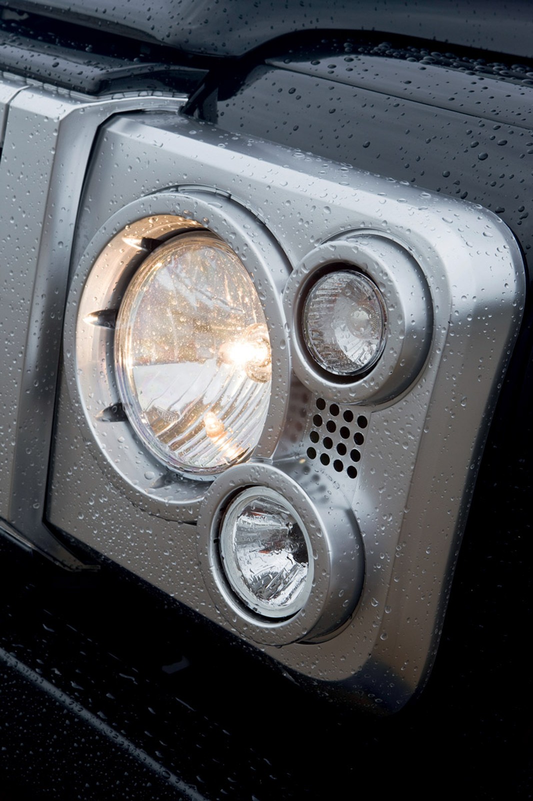 Land Rover Defender SVX: zalotny sześćdziesięciolatek