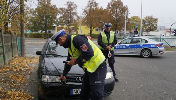 Policjanci z Piaseczna chcieli dać kierowcy mandat. "Ja wam dam pieniądze, a wy nic nie piszcie"