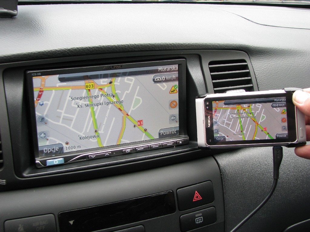 NaviExpert w radiu samochodowym Alpine