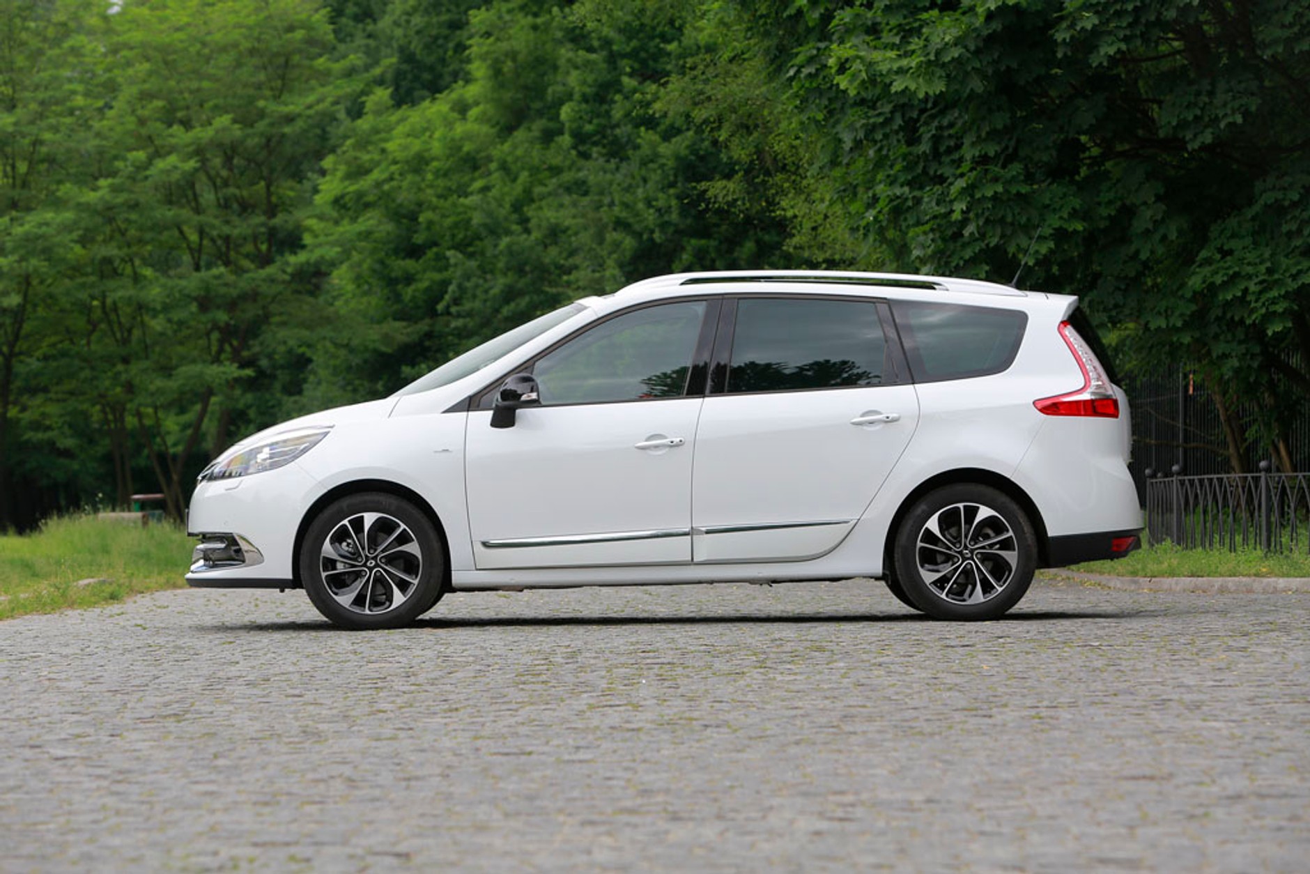 Renault Grand Scenic 1.6 dCi: Dynamiczny i oszczędny van | Test i Opinie