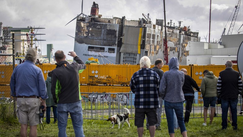 Statek Fremantle Highway w porcie