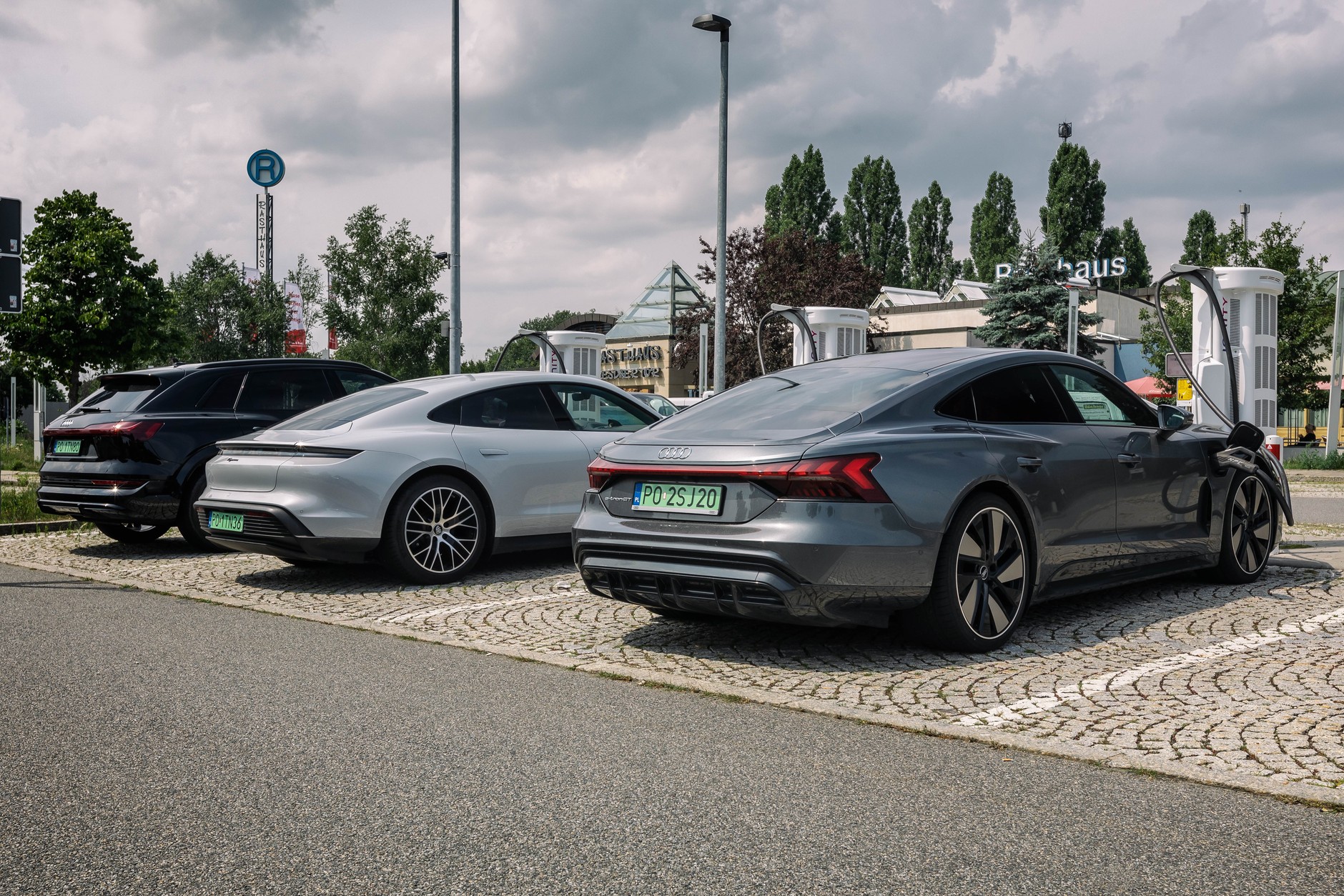 Elektromobilność Alpy Audi e-Tron S Audi e-Tron GT Porsche Taycan