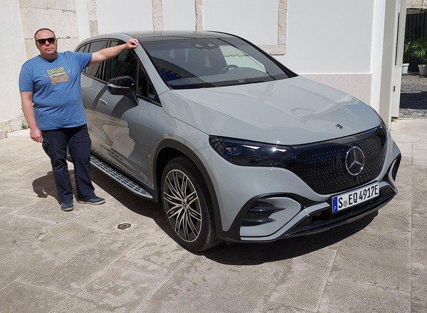 Jeździliśmy nowym Mercedesem EQE SUV. Ma elektryczny napęd i cztery skrętne koła
