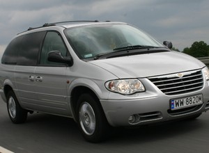 Wakacyjne autobusy – duże vany za 20-50 tys. zł