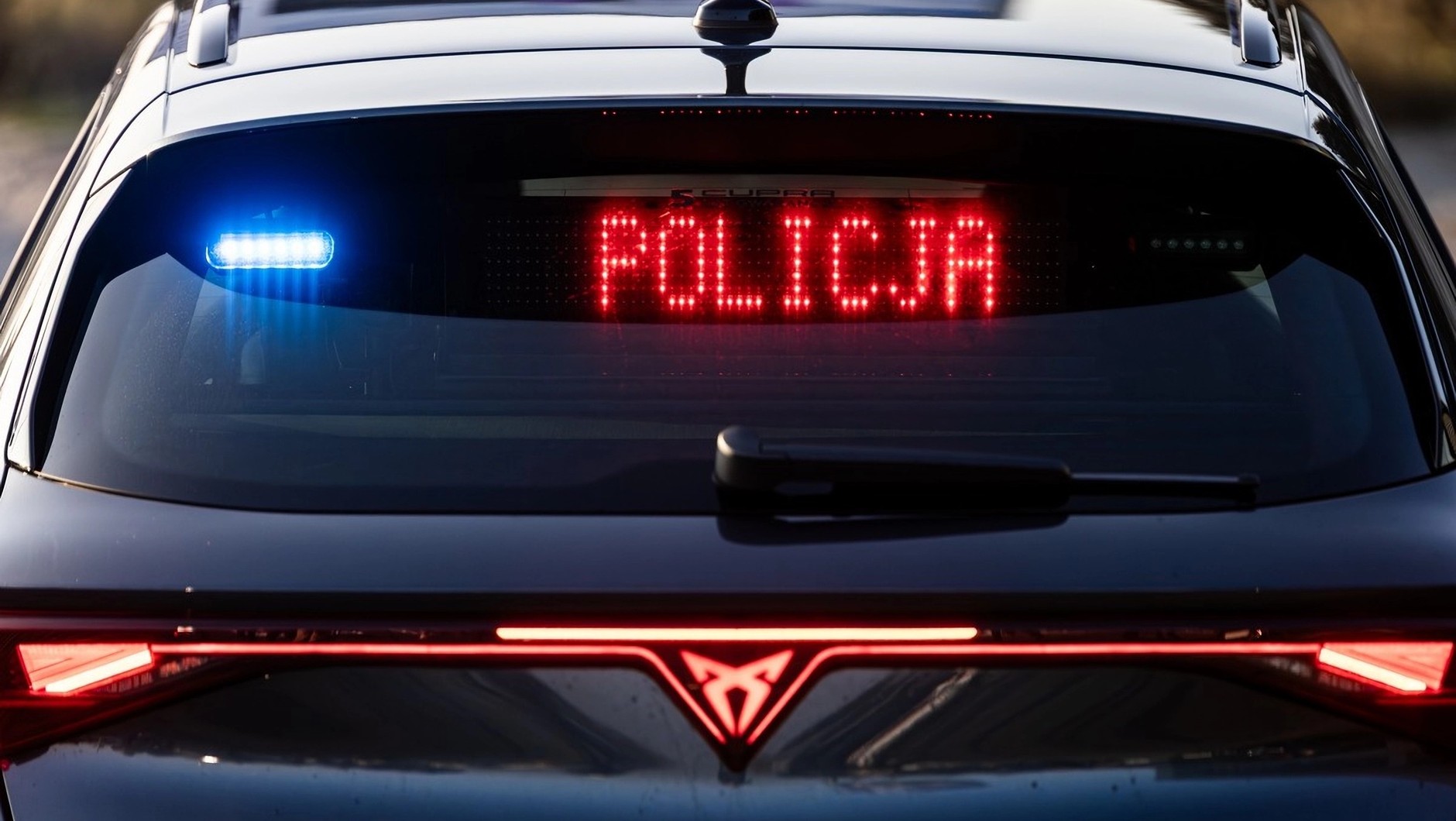Nowe nieoznakowane radiowozy policji. To 333-konne Cupry