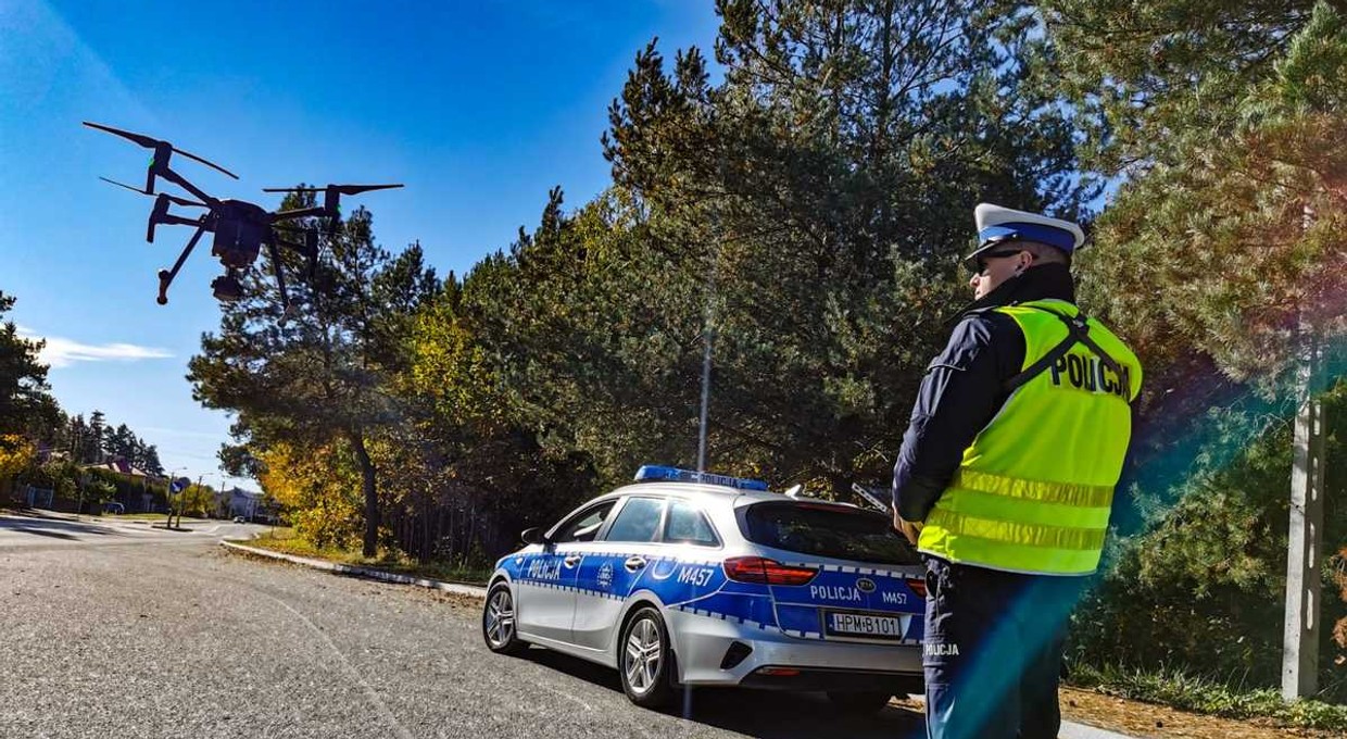 Policja znowu wysłała drony nad skrzyżowania. Nagrali i kierowców, i pieszych