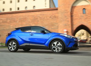 Toyota C-HR Hybrid - jak jeździć oszczędnie?