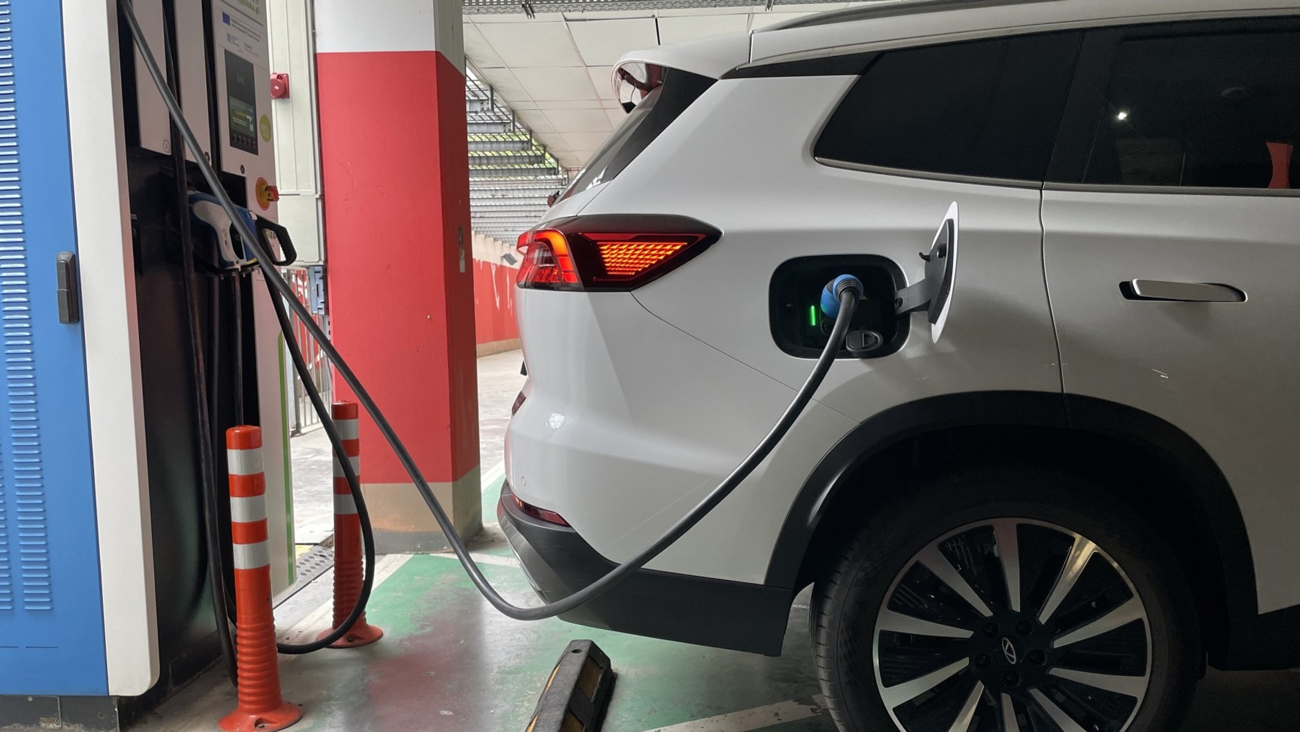Hybrydy typu plug-in nie znikną z rynku tak łatwo