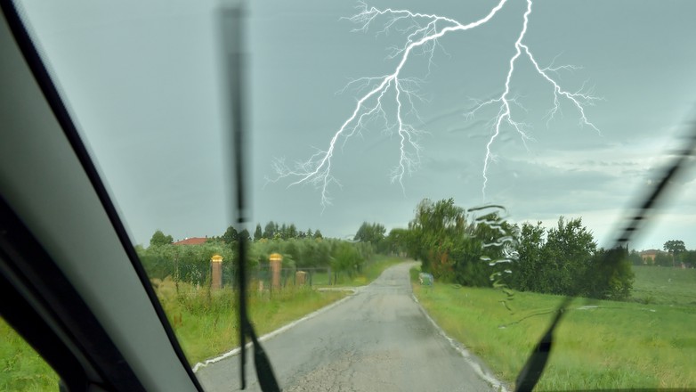 Samochód to dobra ochrona przed piorunami