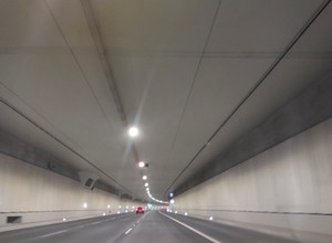 Tunel POW - kierowcy narzekają na nawierzchnię. Jest odpowiedź GDDKiA