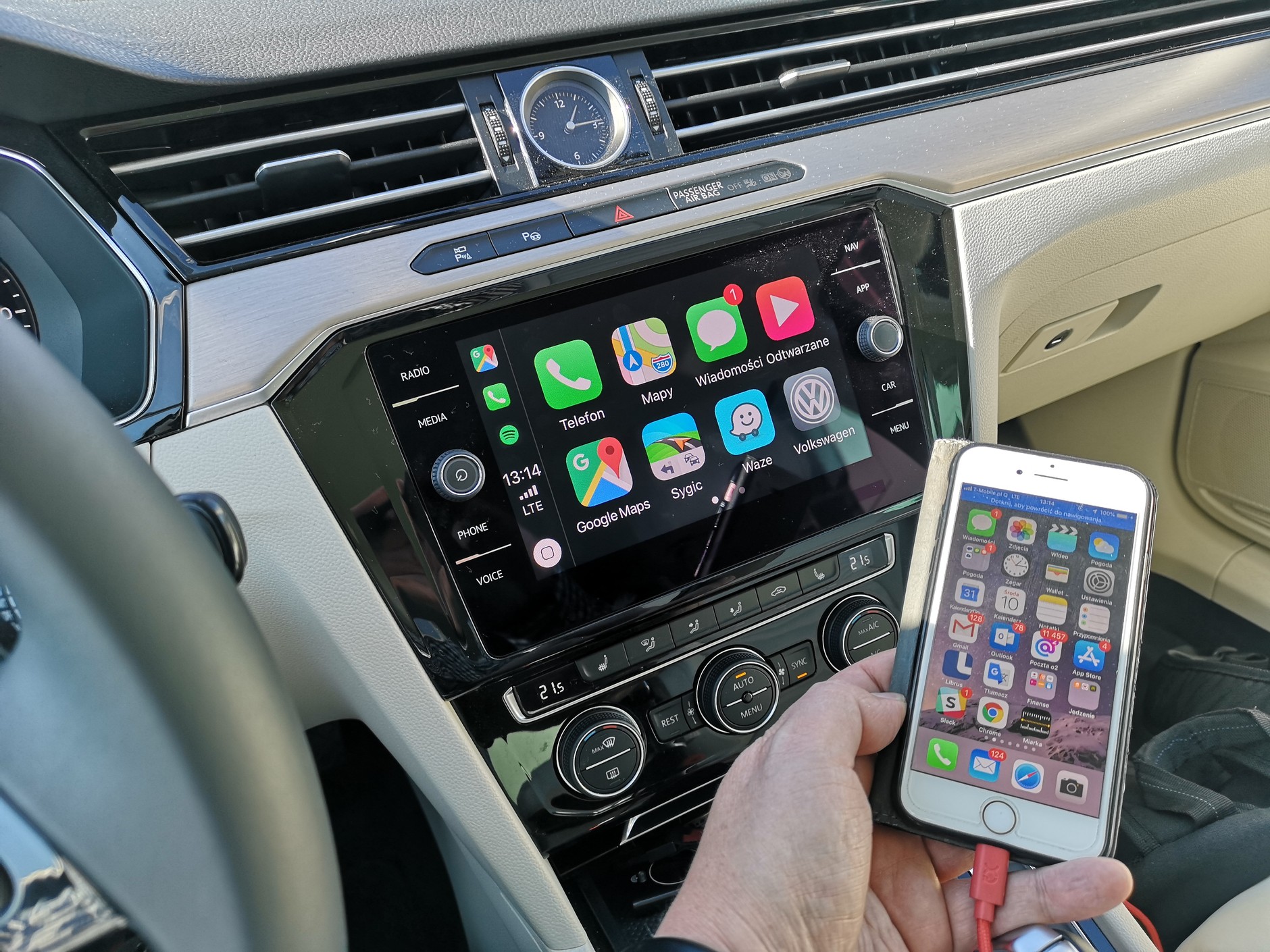 Volkswagen Passat 2.0 TDI DSG Highline - tryb Apple CarPlay